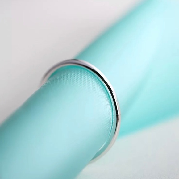 925 Sterling Silver Crystal Ring - Picture 5 of 6